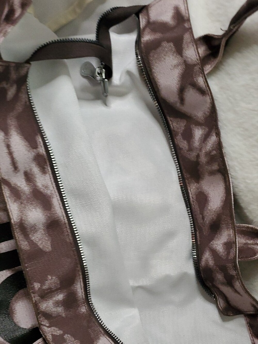 ALO Yoga Mauve Tie-Dye Canvas Tote - Picture 6 of 12